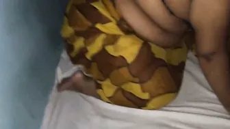 Hot Aunty In Saree Shaking Ass And Flashing Big Milky Tits