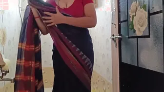 Hot Aunty Soaping Her Huge Tits And Round Ass In Bathtub