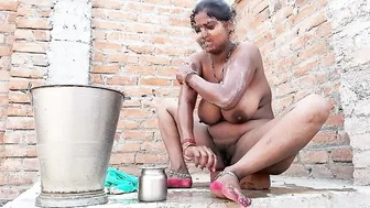 Mature Aunty Bathing Naked Fingering Herself In Shower