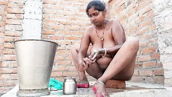 Mature Aunty Bathing Naked Fingering Herself In Shower