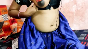 Listening To Hot Desi Aunty Sex Story In Dirty Hindi Audio