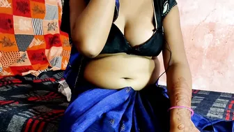 Listening To Hot Desi Aunty Sex Story In Dirty Hindi Audio
