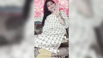 Married Aunty Stripping Naked And Showing Her Curves For Me