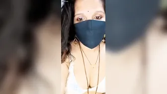 Desi Aunty Fingering Her Pussy On Webcam For Viewers