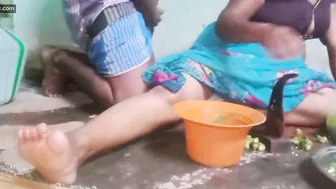 Aunty Giving Handjob While Cutting Veggies In The Kitchen