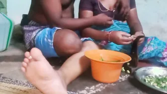 Aunty Giving Handjob While Cutting Veggies In The Kitchen