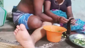 Aunty Giving Handjob While Cutting Veggies In The Kitchen
