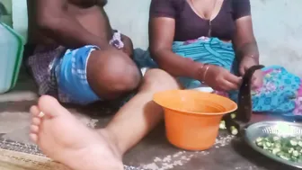 Aunty Giving Handjob While Cutting Veggies In The Kitchen