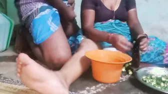 Aunty Giving Handjob While Cutting Veggies In The Kitchen
