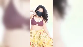 Indian Milf Showing Off Her Body And Talking So Nasty