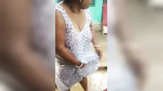 Spying On Sexy Bengali Village Aunty Bathing And Touching