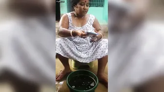 Spying On Sexy Bengali Village Aunty Bathing And Touching