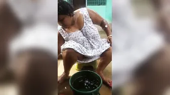 Spying On Sexy Bengali Village Aunty Bathing And Touching