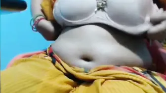 Bbw Aunty Revealing Massive Natural Tits For The Camera