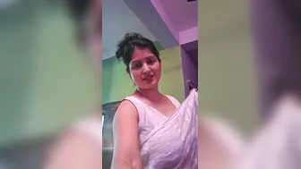Bengali Aunty In White Saree Flaunting Massive Tits Navel