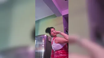 Bengali Aunty In White Saree Flaunting Massive Tits Navel