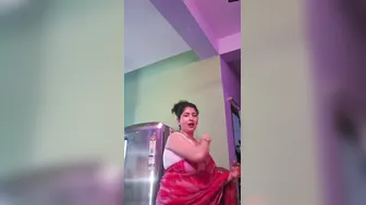 Bengali Aunty In White Saree Flaunting Massive Tits Navel