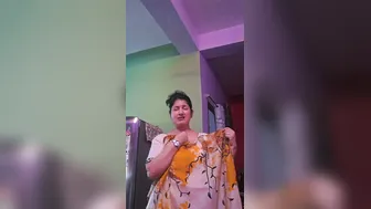 Bengali Aunty In White Saree Flaunting Massive Tits Navel