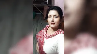 Bengali Milf Teasing Her Navel In Saree Before Getting Fucked