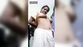 Village Aunty Dropping Her Saree And Spreading Her Legs