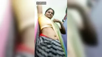 Village Aunty Dropping Her Saree And Spreading Her Legs