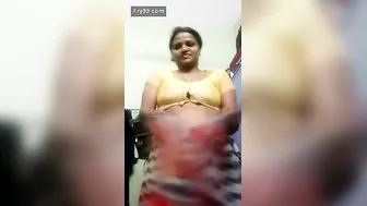 Village Aunty Dropping Her Saree And Spreading Her Legs