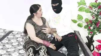 Gorgeous Desi Aunty Sucking And Fucking Her Young Lover