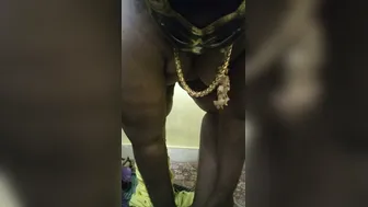Horny Aunty Stuffing Fresh Vegetables Deep Inside Her Pussy