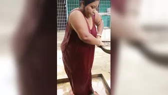 Catching Bengali Village Aunty Bathing Naked On Hidden Camera