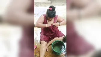Catching Bengali Village Aunty Bathing Naked On Hidden Camera