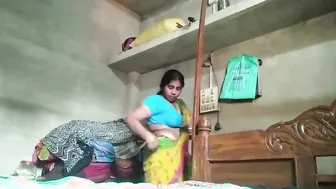 Desi Aunty Fingering Her Dripping Wet Pussy For Camera