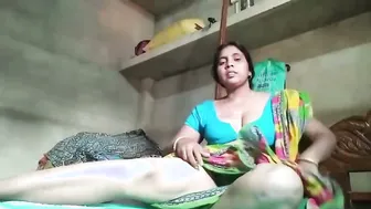 Desi Aunty Fingering Her Dripping Wet Pussy For Camera