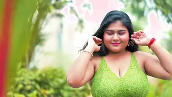 Sexy Babe Flaunting Armpits And Navel In Green Bra Teasing