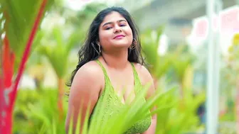 Sexy Babe Flaunting Armpits And Navel In Green Bra Teasing