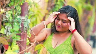 Sexy Babe Flaunting Armpits And Navel In Green Bra Teasing