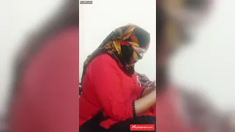 Married Aunty Fucking Cucumber After Hubby Refuses To Satisfy