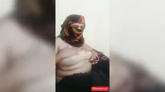 Married Aunty Fucking Cucumber After Hubby Refuses To Satisfy