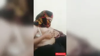 Married Aunty Fucking Cucumber After Hubby Refuses To Satisfy