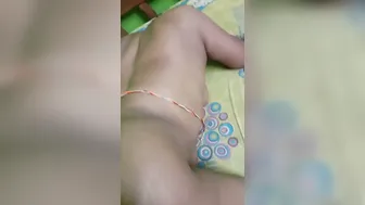 Curvy Kerala Wife Spreading Her Fat Pussy Lips Wide Open