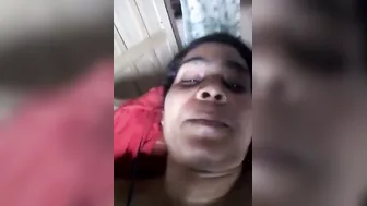 Horny Married Aunty Fingering Her Wet Pussy Until She Cums