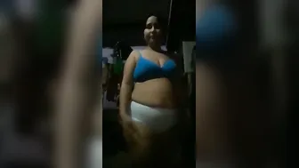 Village Aunty Exposing Her Naked Body Live On Webcam For Fans