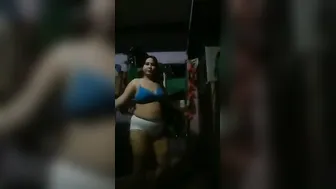 Village Aunty Exposing Her Naked Body Live On Webcam For Fans