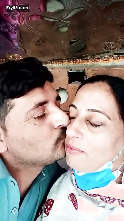 Pakistani Aunty Getting Romanced And Fucked By Neighbor