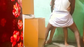 Desi Boy Eating Married Aunty Pussy Making Her Moan Loudly