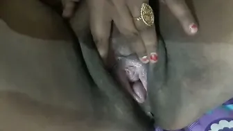 Thick Indian Milf Exposing Her Tight Creamy Pussy Hole Close