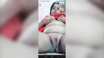 Chubby Desi Slut Spreading Her Fat Wet Pussy On Webcam