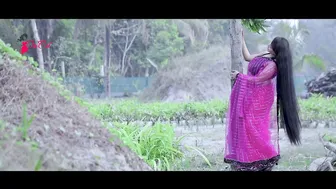 Desi Babe Flaunting Her Sexy Armpits And Navel Teasing Hot