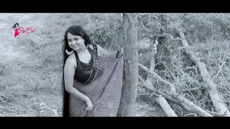 Desi Babe Flaunting Her Sexy Armpits And Navel Teasing Hot
