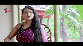 Desi Babe Flaunting Her Sexy Armpits And Navel Teasing Hot