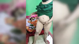 Desi Milf Pissing And Masturbating Her Wet Pussy